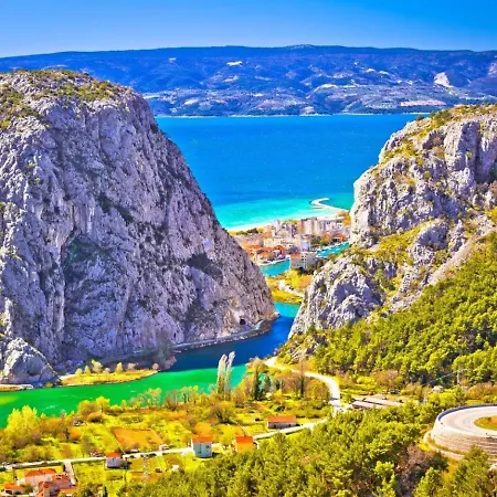 Sandy Oasis Apartment *